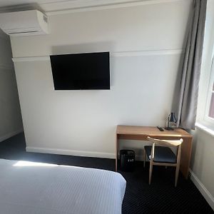 Standard Zimmer mit Kingsize-Bett